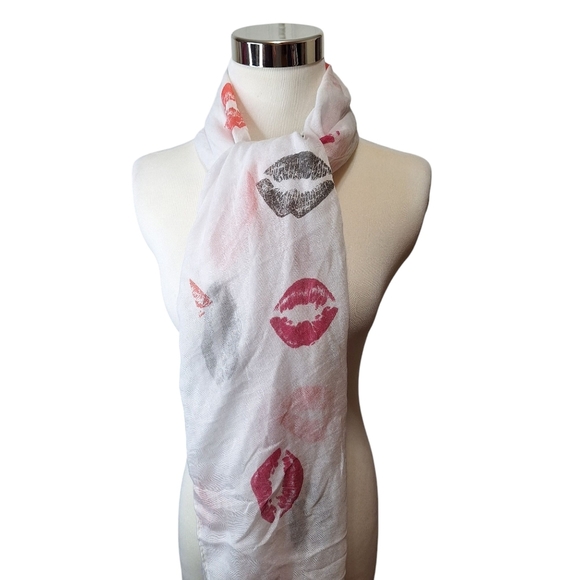 JC‎ 100% Cotton Rectangular Scarf With Fringe Hemline White Lips Print 71" X 29" - Picture 1 of 8